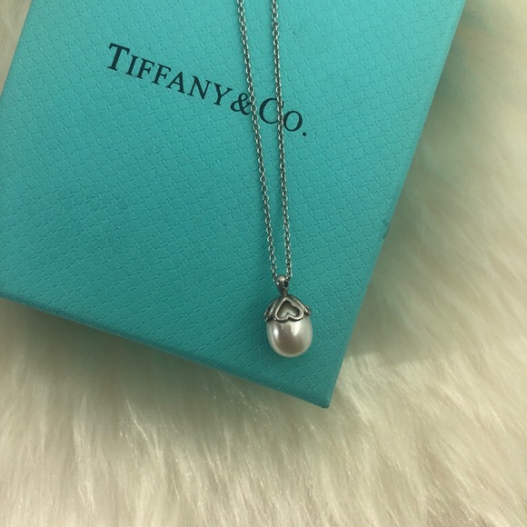 Tiffany & Co. Jewelry - Tiffany & Co. Heart Cap Pearl Necklace 16” Tiffany & Co. Jewelry - Tiffany & Co. Heart Cap Pearl Necklace 16”